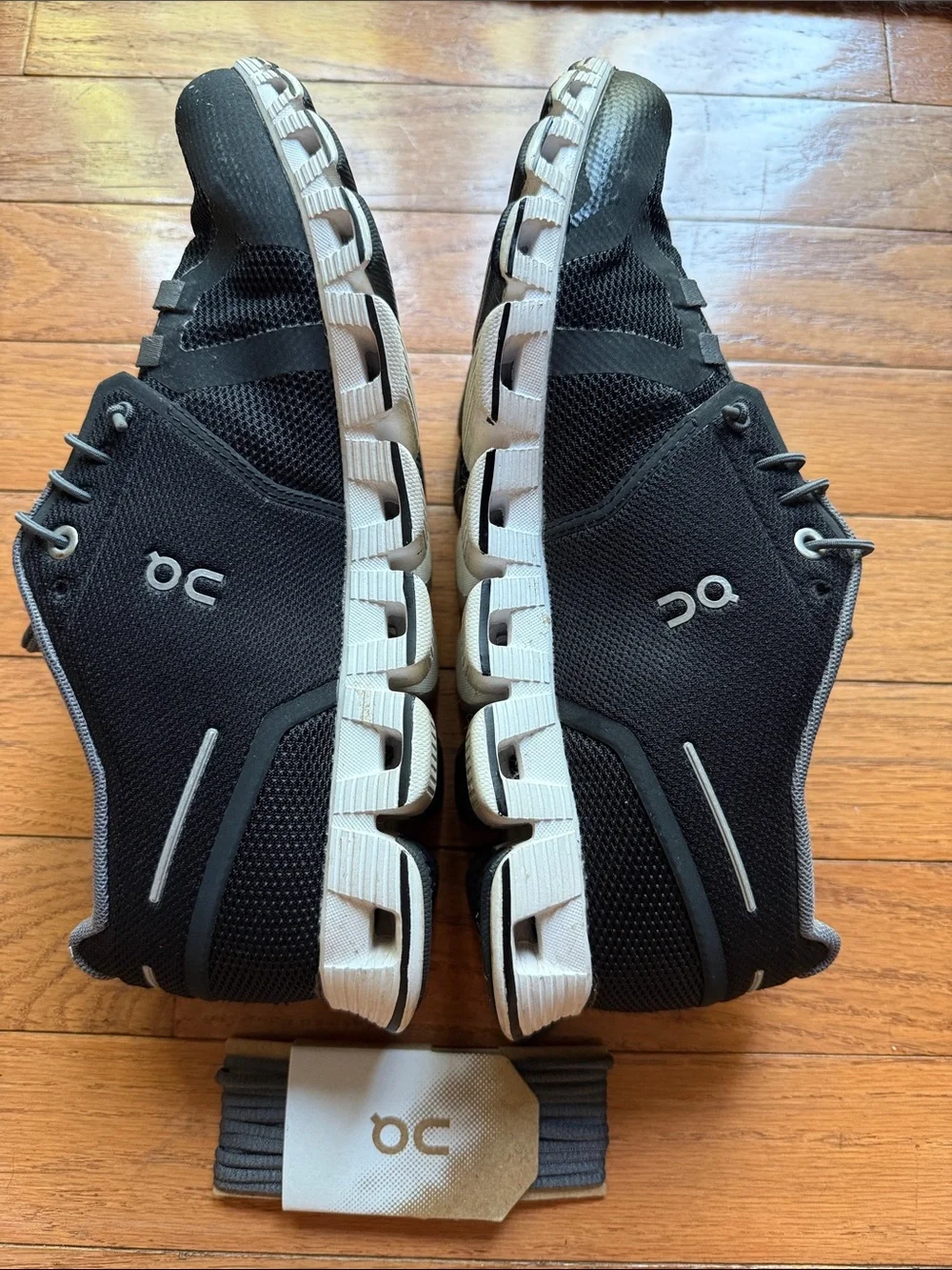 On Running Cloud Women's in Black and White - size 8.5